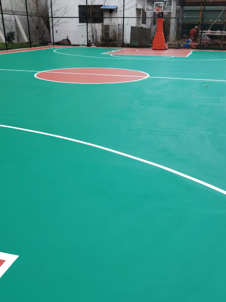 朗县 球场长期使用易出现地面开裂